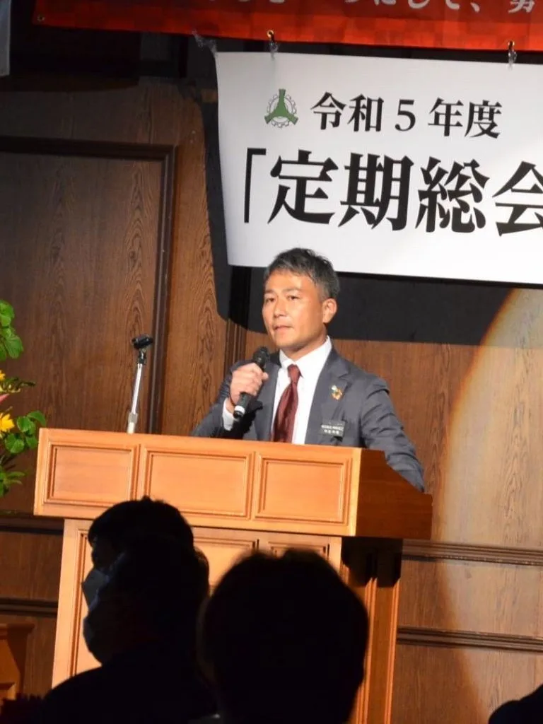 会長　神座栄雄